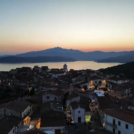 Casa Maddi Con Vista Mare Vicinissima Al Centro Isola D'elba *