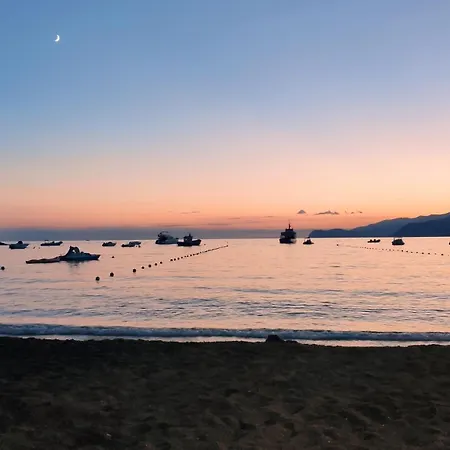 Casa Maddi Con Vista Mare Vicinissima Al Centro Isola D'elba *