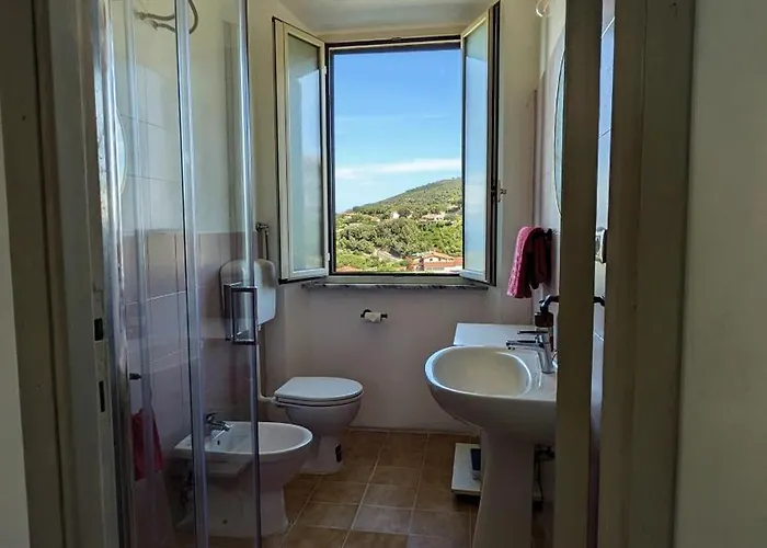 Casa Maddi Con Vista Mare Vicinissima Al Centro Isola D'elba דירה